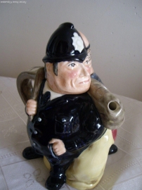 Чайник "Полицейский,преступник",Англия,Royal Doulton