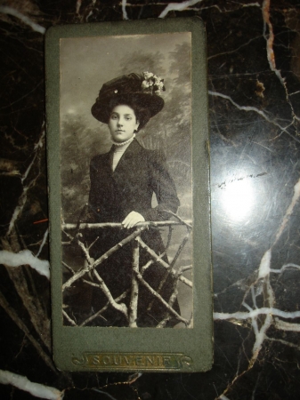 Старинный визит-портрет:ДЕВУШКА.МОДА №3,модерн, шляпка,пальто, Москва,