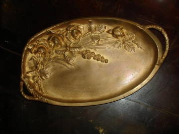 Стариный поднос-визитница БУКЕТ РОЗ,золоченая бронза,рельефный декор, подпись,19в, НаполеонIII
