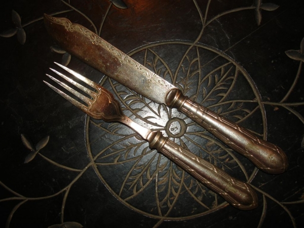 Старинная пара: нож с вилкой в стиле АМПИР №2,штихель,серебрение,монограмма