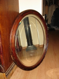 Старин.зеркало в овальной резной раме,h-71см,19век
