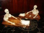 ДЕКАДАНС:ЛИКИ СМЕРТИ-Пара фарфоровых гробов со скелетами,КАРЛ ЕНС,Германия,н.20века(символизм)
