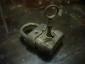 Старинный рабочий навесной замок с ключом(ЕР) - вид 1
