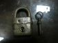Старинный рабочий навесной замок с ключом(ЕР) - вид 3