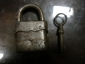 Старинный рабочий навесной замок с ключом(ЕР) - вид 5