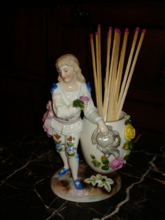 Старинная статуэтка-вазочка(для спичек) КАВАЛЕР ГАЛАНТНОГО ВЕКА, фарфор,Conta & Boehme,Германия,19в.