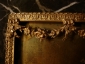 Старинная настольная рамка для фото ГИРЛЯНДА, в стиле АМПИР, золоченая бронза, 19в. высота-18см - вид 4