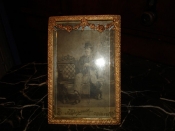Старинная настольная рамка для фото ГИРЛЯНДА, в стиле АМПИР, золоченая бронза, 19в. высота-18см