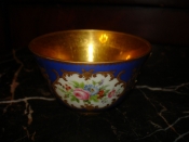 Старинная чашка с медальонами ЦВЕТЫ,фарфор,роспись,золочение, клеймо ИФЗ,Александр II с дефектом