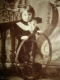 Старин.фото.ОЧАРОВАТЕЛЬНАЯ МАЛЫШКА с игрушкой "железный обод",Россия 1912г. Детская мода - вид 2