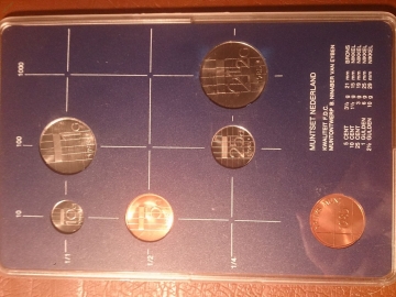 Набор из 5 монет и жетона Нидерландского монетного двора. Нидерланды. 1985 год _226_