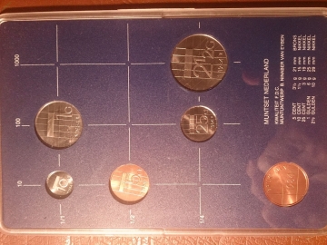Набор из 5 монет и жетона Нидерландского монетного двора. Нидерланды. 1984 год _226_
