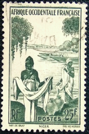 Французские колонии - Нигер 1947 год . Женщины Azwa на реке Нигер