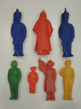 7 винтажных солдатиков гусар, красноармеец, десантник, морячок, игрушки пластмасса пластик СССР
