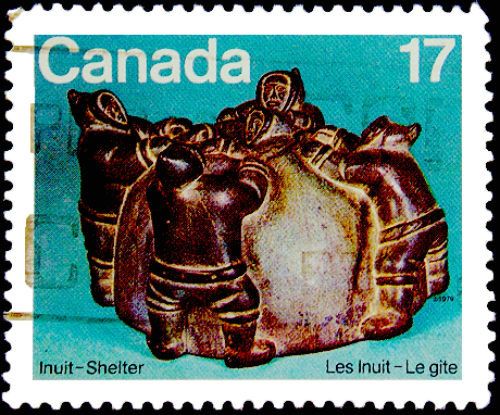 Канада 1979 год . Пять эскимосов , построивших иглу (скульптура из мыльного камня) .