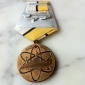 Медаль нагрудная памятная 50 лет Атомной энергетике СССР 1948-1998 гг . Метал тяжелый . Накладной барельеф .  - вид 5