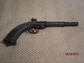 Пистолет кремневый сувенир из СССР.