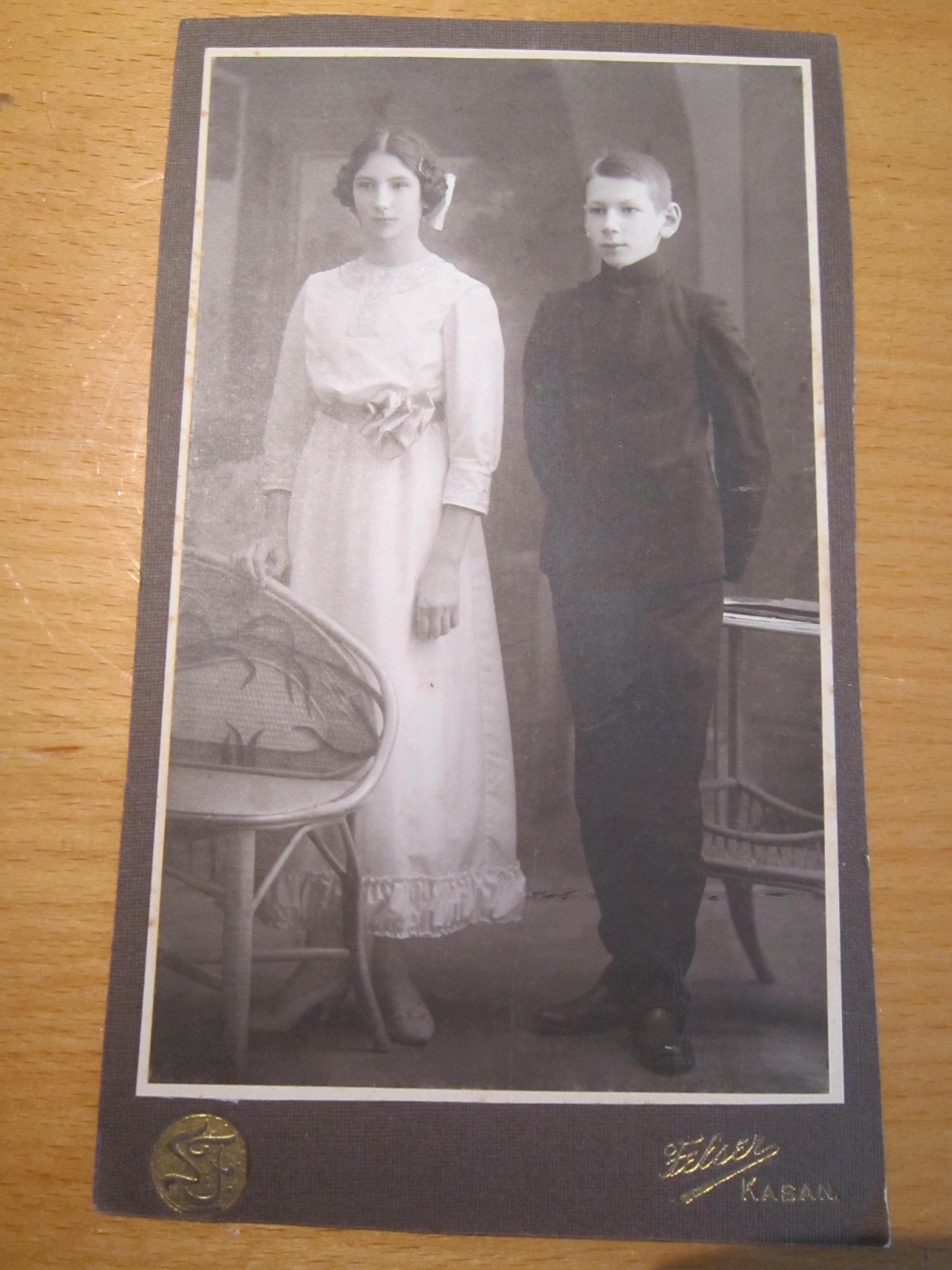 Старинное фото гимназиста с девушкой до 1917 г.