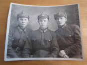 Старое фото три красноармейца в будёновках