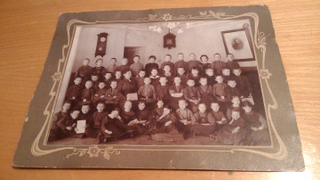 Старинное фото Ученики гимназии Санкт-Петербург после 1917 г. 