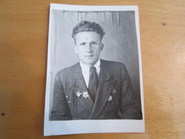 Старое фото участника Великой Отечественной Войны с наградами