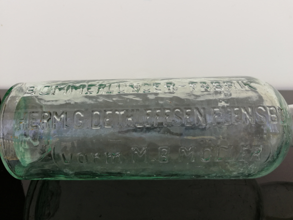 Старое стекло Кёнигсберга Бутылка "BOMMERLUNDER - FABRIK HERM.G.DETHLEFF.SEN.FLENSBURG (vorm.M.B.MOLLER)" Конец 19 века 