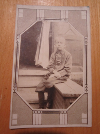 Открытое письмо.Почтовая карточка."Юноша на крыльце",до 1917 г., фото одной семьи №12