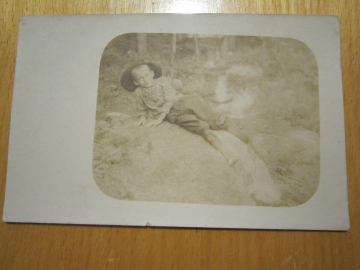  Открытое письмо.Почтовая карточка."Юноша в панаме на камне",до 1917 г.,фото одной семьи №38. 