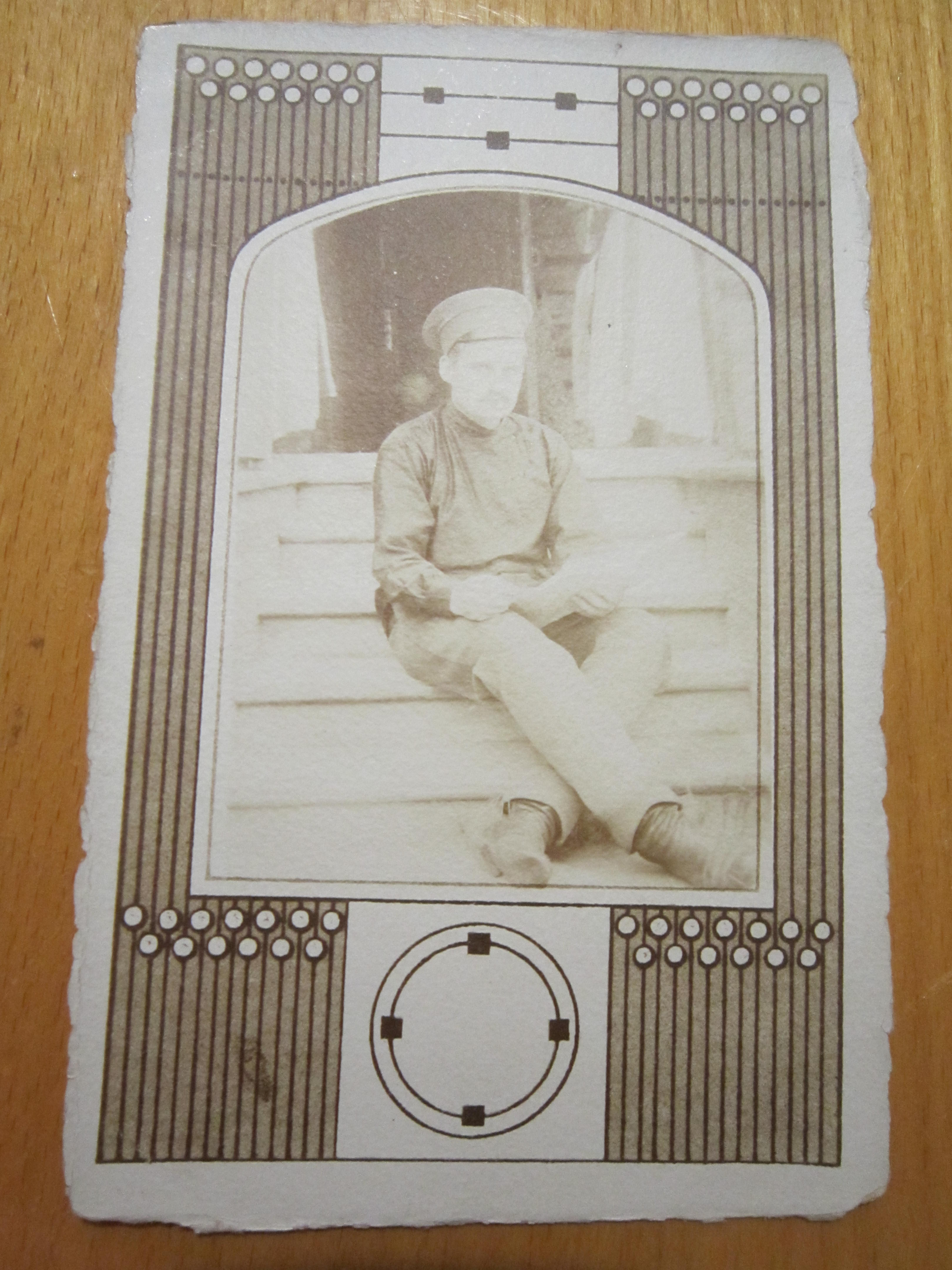 Открытое письмо.Почтовая карточка."Кадет на крыльце",до 1917 г.,фото одной семьи №17.