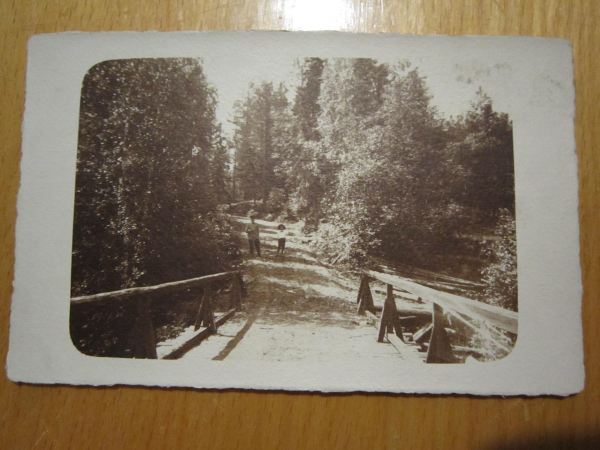 Открытое письмо.Почтовая карточка."Дети у моста в лесу",до 1917 г.,фото одной семьи №23.