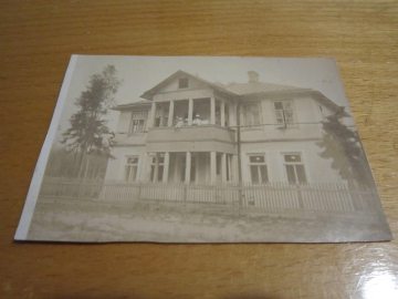 Открытое письмо.Почтовая карточка."Дети с гувернанткой на балконе дома",фото до 1917 г.  