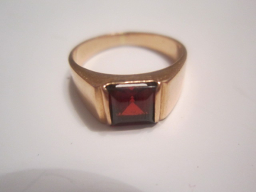 Перстень, кольцо, рубин, золото 585 пробы. Россия.