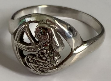 Кольцо серебро с алмазной гравировкой Новое. Знак зодиака Стрелец Размер 17-18 . Два клейма 