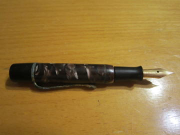 Ручка перьевая "PELIKAN", золотое перо 14 К , старинная.