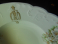 1870-е.ГЛУБОКАЯ ТАРЕЛКА:ЯБЛОНЕВЫЙ ЦВЕТ.МОНОГРАММА ВЛАДЕЛЬЦА золотом "АФ", фарфор,КУЗНЕЦОВ без клейма - вид 1