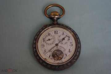 Старинные часы с календарём "MINERVA".