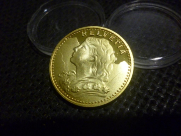 Копия золотой монеты Швейцарии 20 ФРАНКОВ HELVETIA  в капсуле.