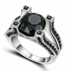 Роскошное кольцо с чёрным сапфиром в белом золоте 18КGF размер 16,5