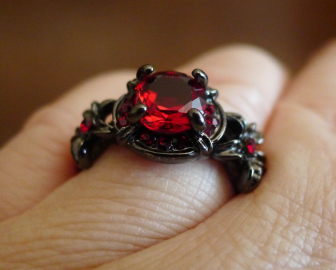 Роскошное кольцо с рубинами в черном золоте 18КGF размер 19