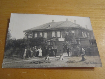 Госпиталь № 16 Прогулка раненых у входных ворот Россия до 1917 г.  