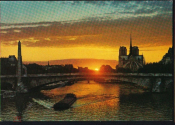 Открытка Франция париж. Мост, корабль,закат, церковь. Архитектура чистая