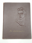 большая винтажная книга Маяковский в портретах иллюстрациях документах советский поэт СССР 1956 г.
