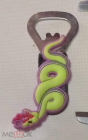 Открывашка с магнитом зеленая змея. Длина 8 см