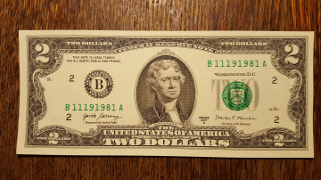 2$ доллара  UNC Номер - Год рождения 1981г.