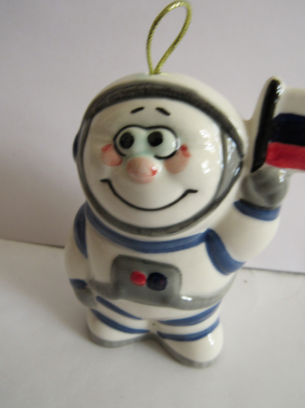 Елочная  игрушка Космонавт  авторская керамика новая 
