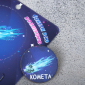Значок деревянный "Космос" комета, цвет сине-голубой. Новый. - вид 2