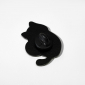Значок "Котёнок" с клубочком, цветной в чёрном металле. Новый. - вид 1