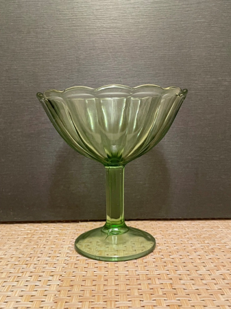 Ваза конфетница, «Неман» (?), ДХЗ (?) 1950-60 года, зелёное стекло, (урановое ?)