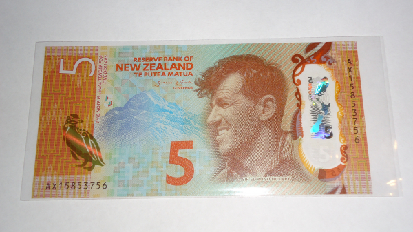 Новая Зеландия , 5 долларов , 2015 г. , Unc .